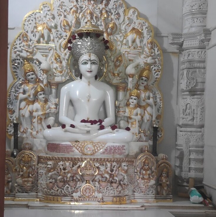 Marble idol of Sambhavnath Bhagwan in a Jain temple